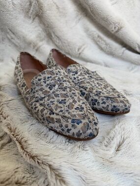 Floral Jacquard Slip-On Loafers in Cream and Blue